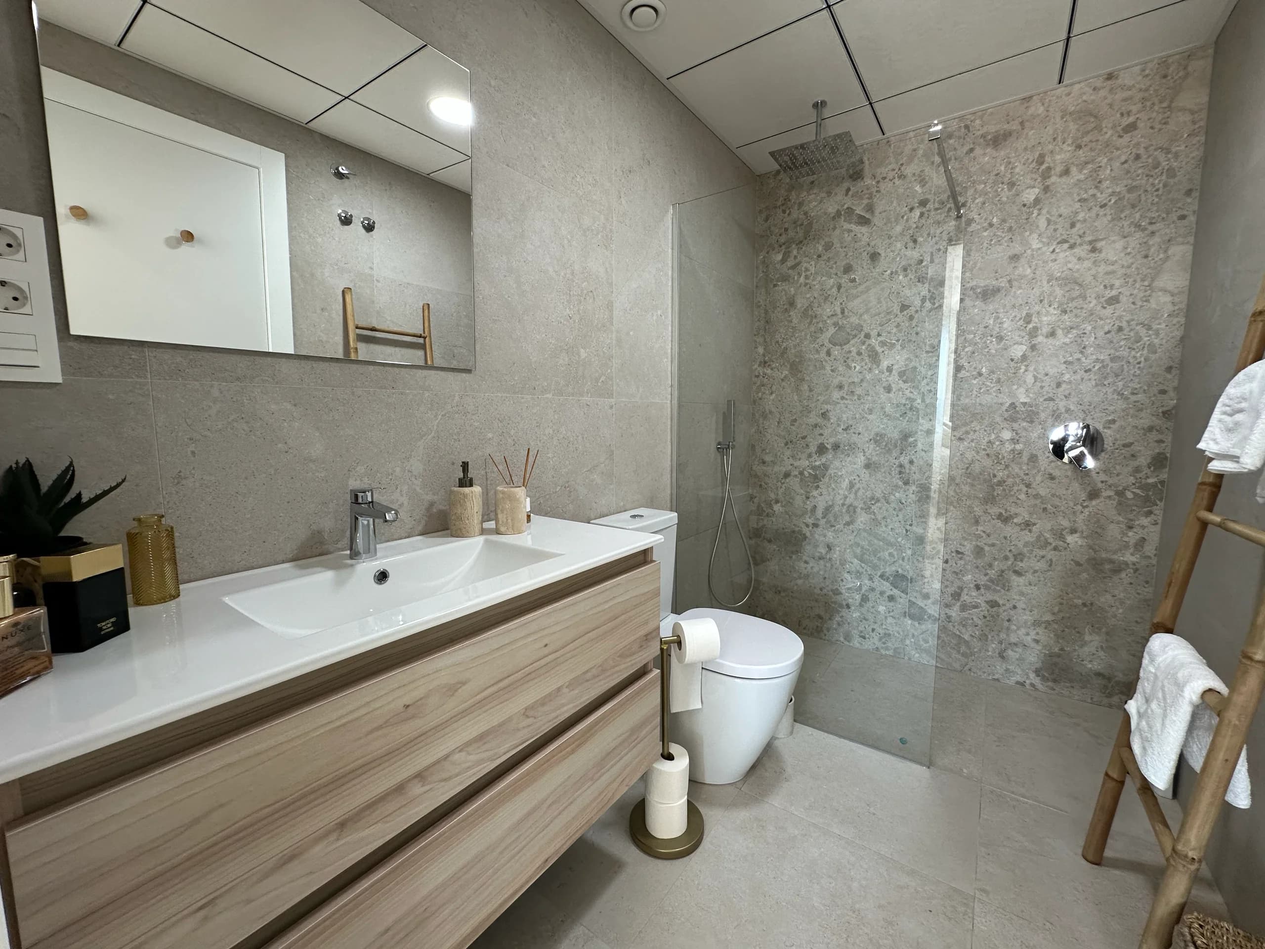 Villa Bella Sol — open flow between living room and kitchen