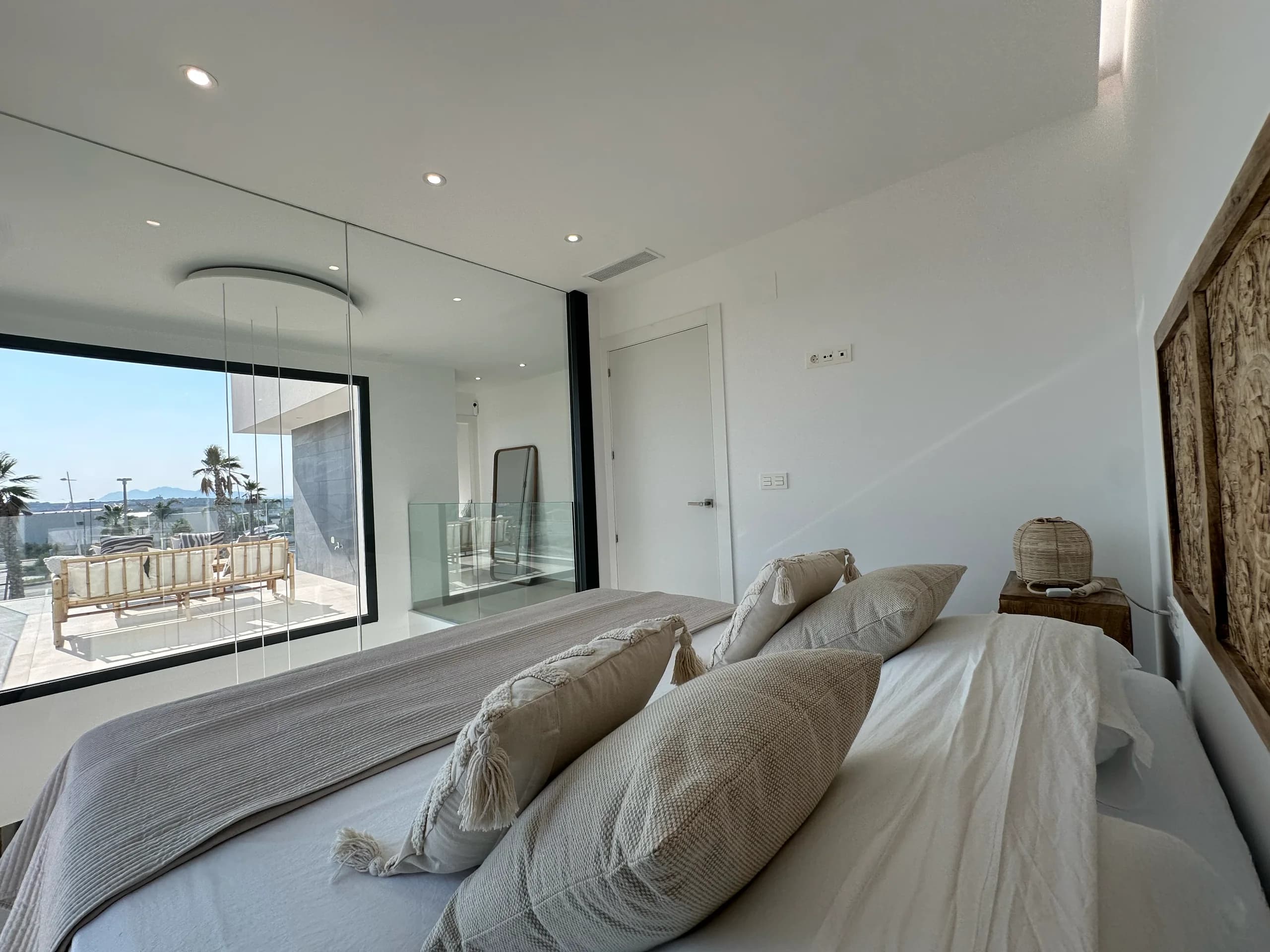 Villa Bella Sol — laundry or utility room with appliances