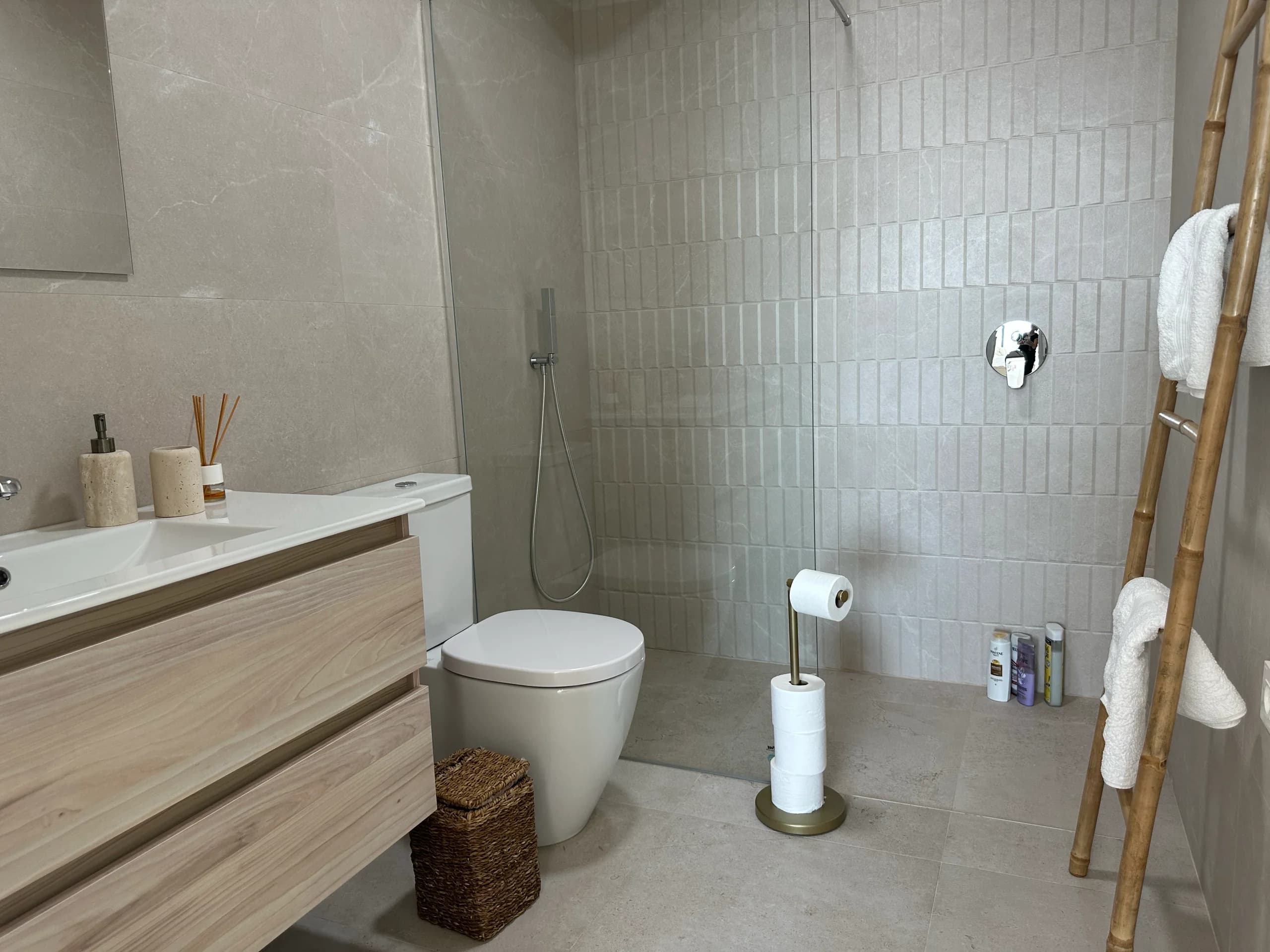 Villa Bella Sol — driveway or parking near the house