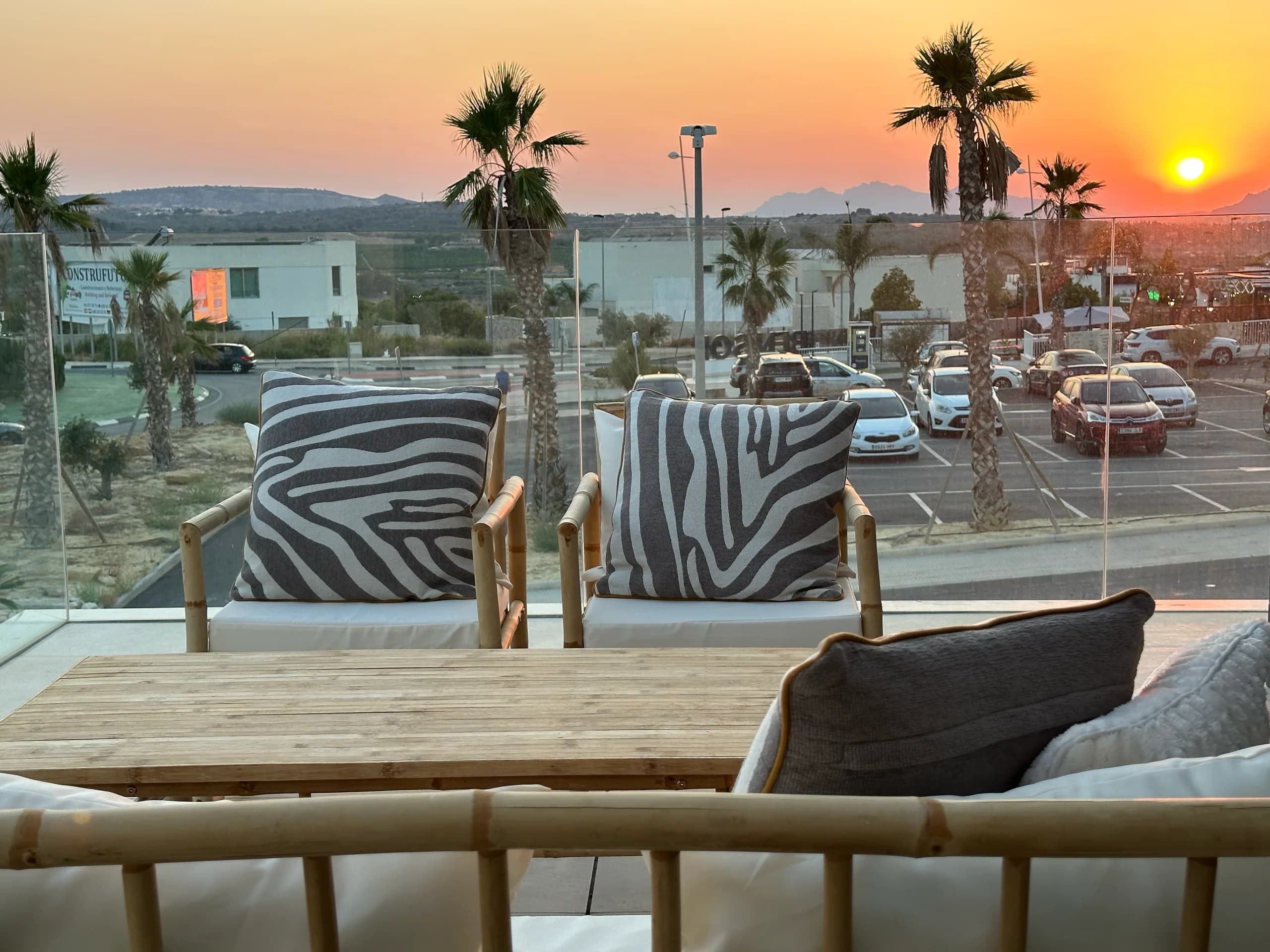 Villa Bella Sol — villa in full sun with clean lines